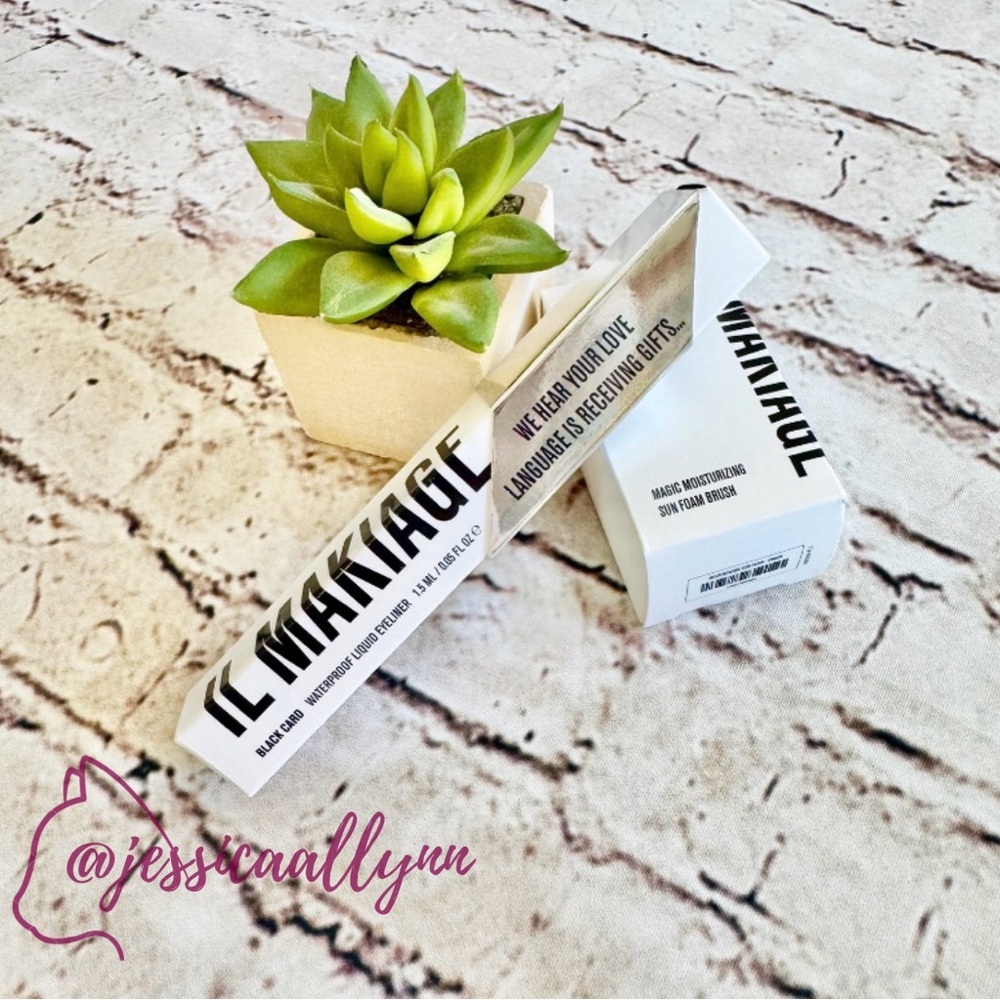 IL MAKIAGE | Black Card Waterproof Liquid Eyeliner and Sun Foam Brush